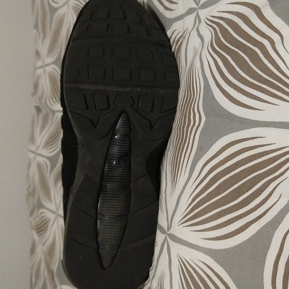 Shoes - Picture 5 of 8